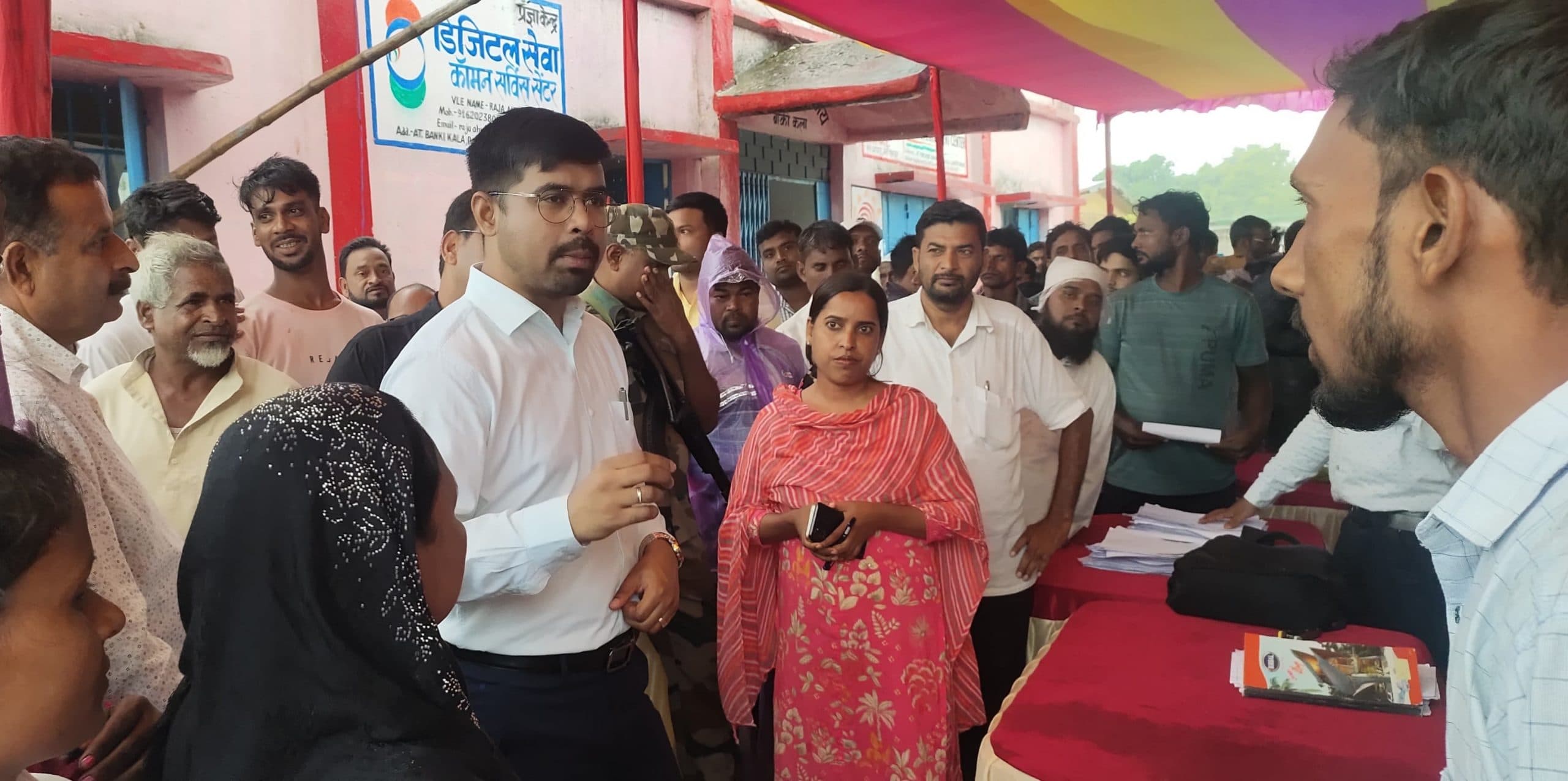 Giridih News: डीसी ने किया सरकार आपके द्वार कार्यक्रम का निरीक्षण, दिये निर्देश