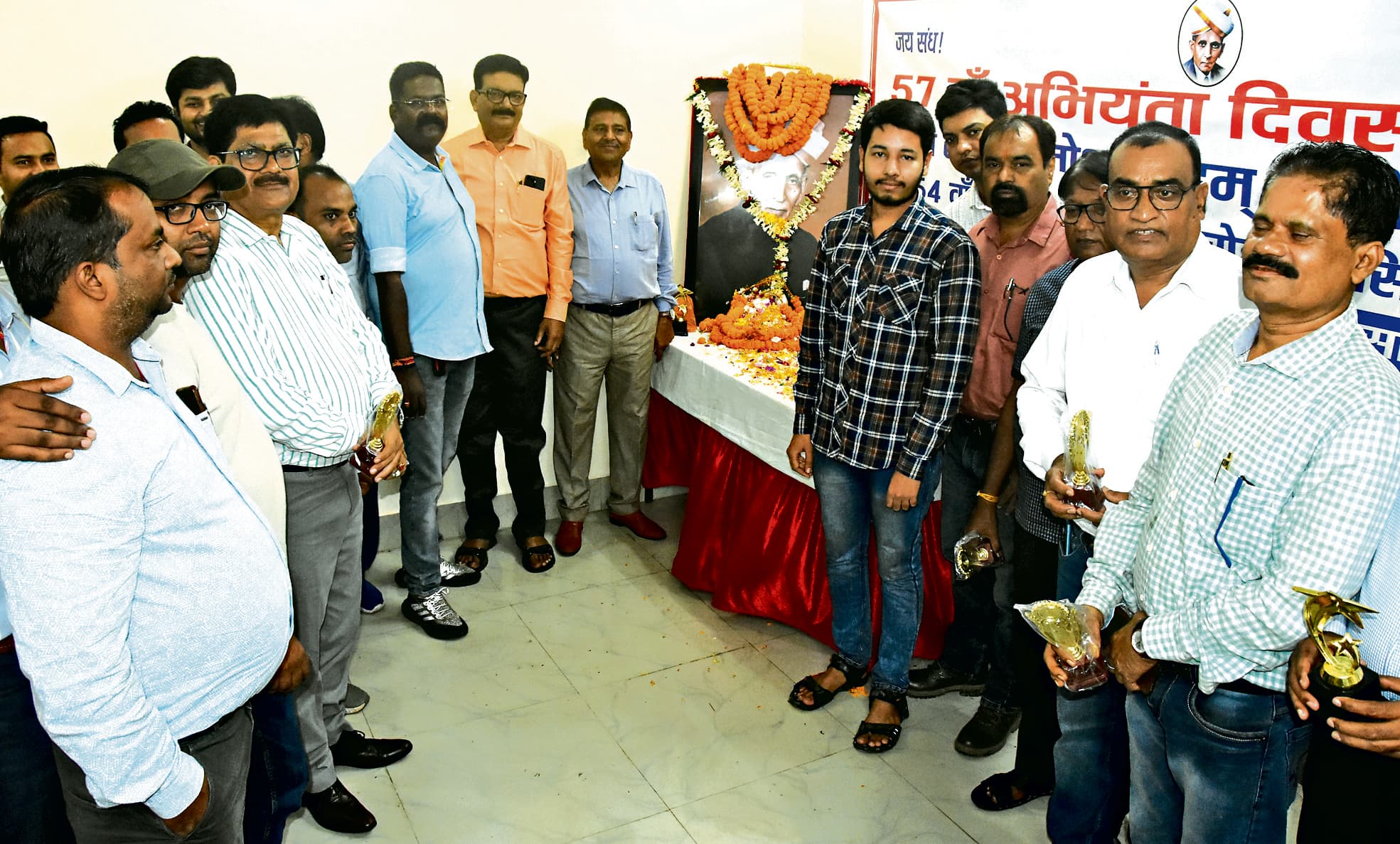 DHANBAD NEWS : मोक्षगुंडम विश्वेश्वरैया की जयंती पर विभिन्न जगहों पर मना इंजीनियर्स डे