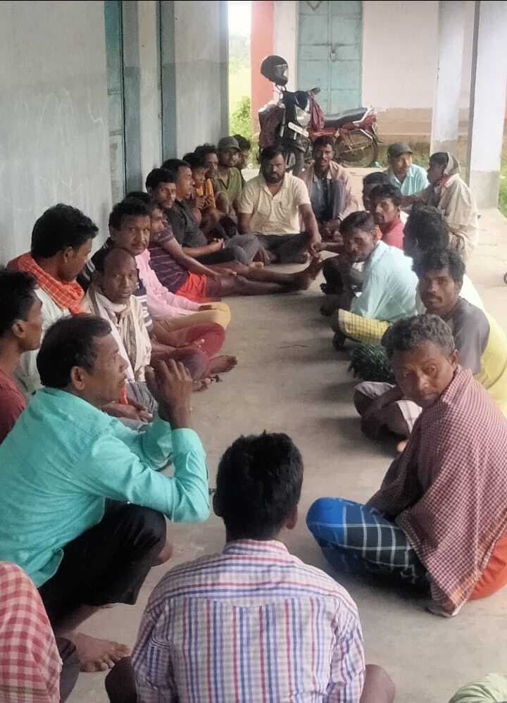 Dhanbad News: गैंग रेप में केस मैनेज कराने के नाम पर पैसे लेने का आरोपी नहीं पहुंचा सामाजिक बैठक में