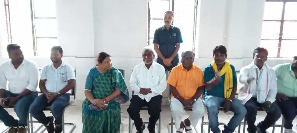 कोई आदिवासी का जमीन हड़पना चाहे तो समाज आये आगे : पूर्व सीएम