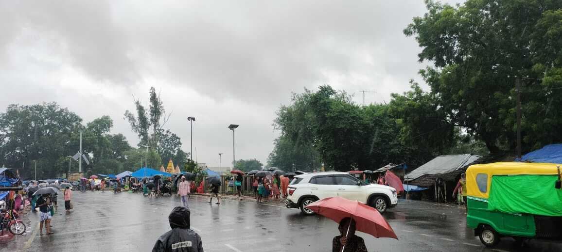 लिट्टीपाड़ा में बारिश की वजह से 24 घंटे से बिजली गुल