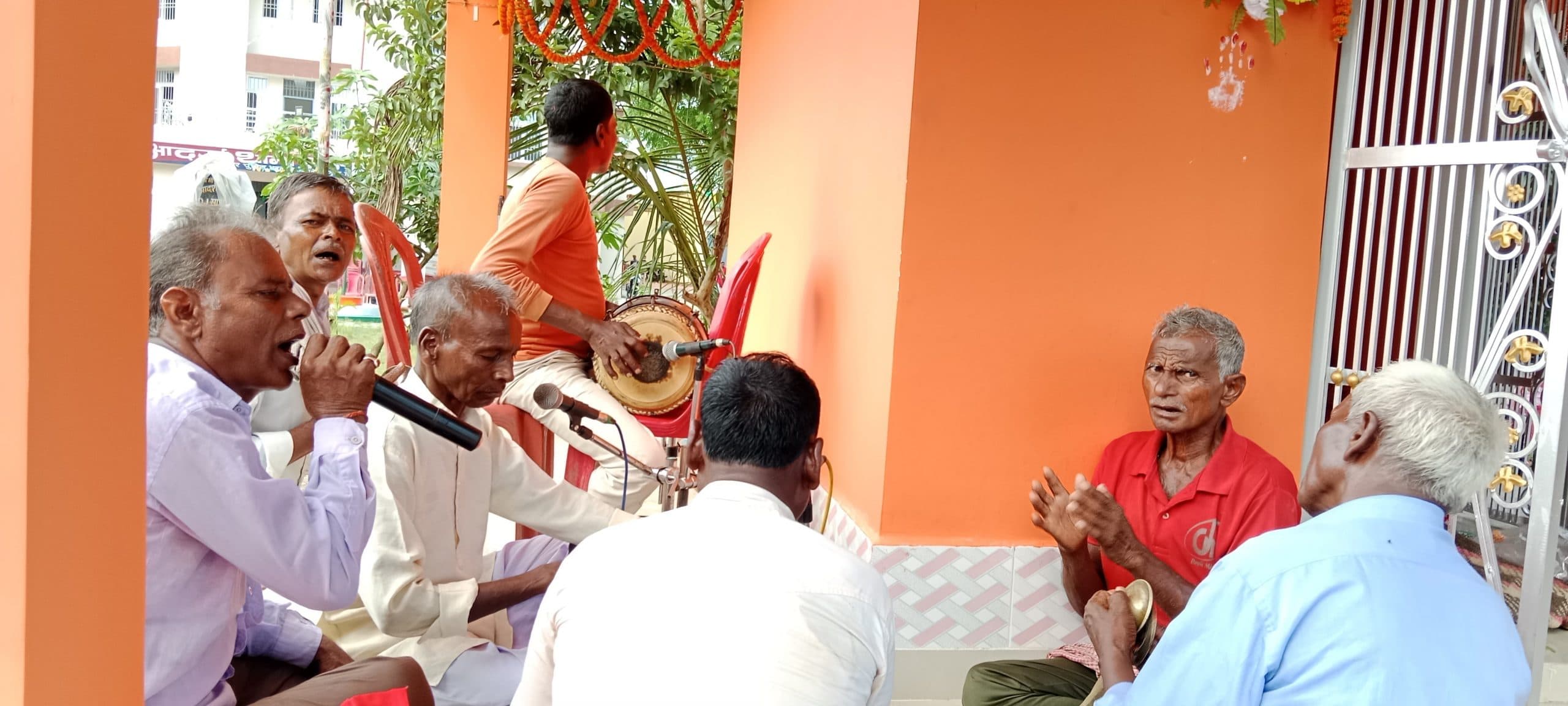 थाना परिसर में नवनिर्मित मंदिर में अष्टयाम संकीर्तन संपन्न