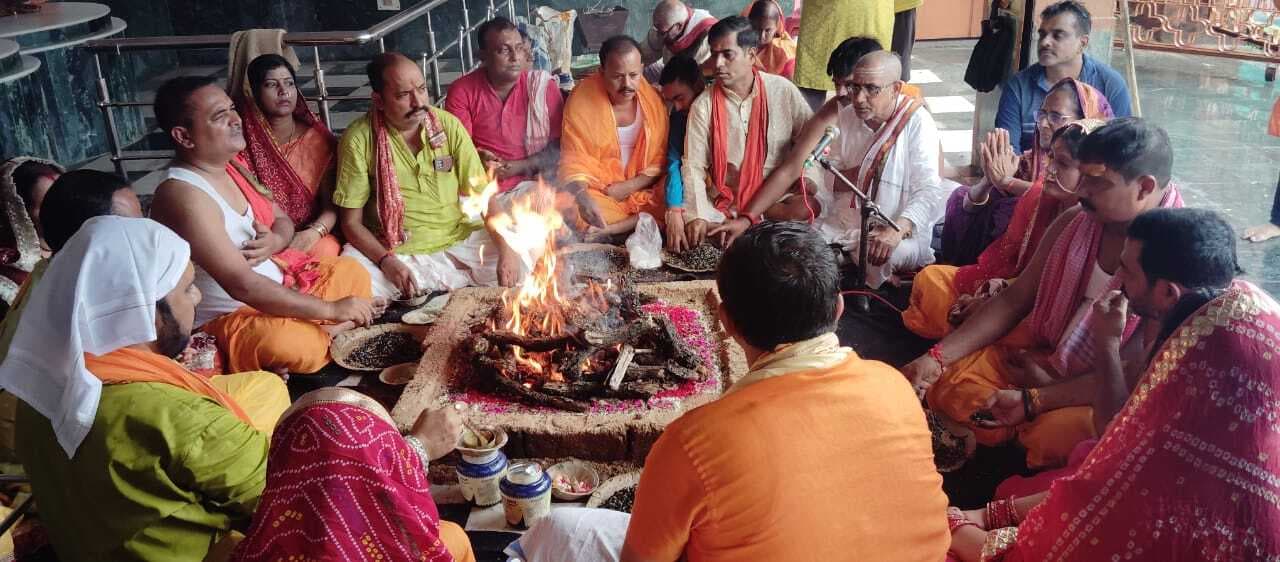 10 दिवसीय गणेश महोत्सव में आज हुआ पूजन-हवन