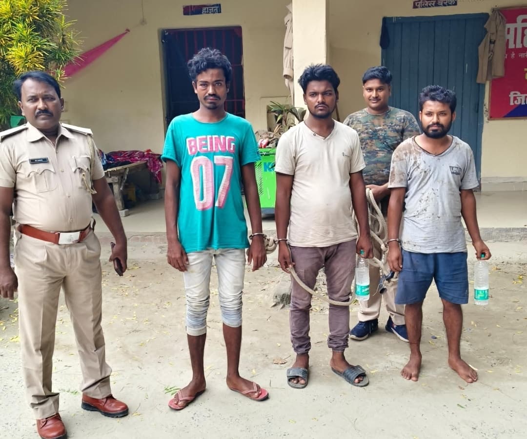 बाइक लूट के दौरान तीन अपराधी गिरफ्तार