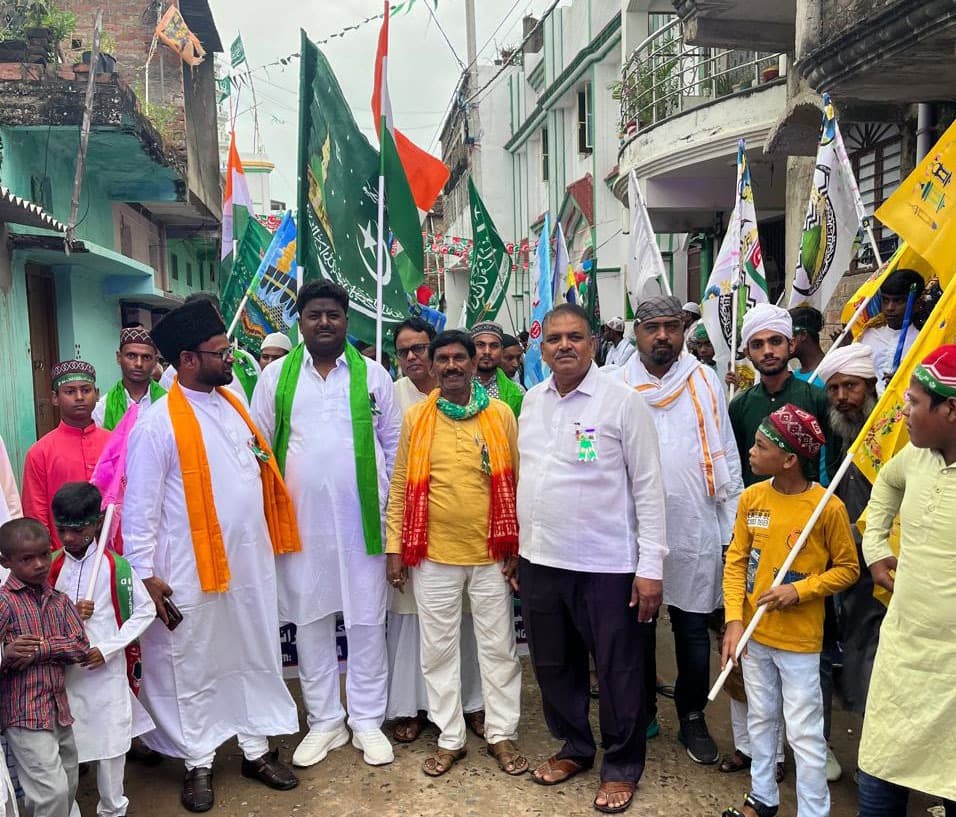 Lakhisarai News : मोहम्मद साहब की यौम-ए-पैदाइश पर इंग्लिश मोहल्ले से निकाला जुलूस