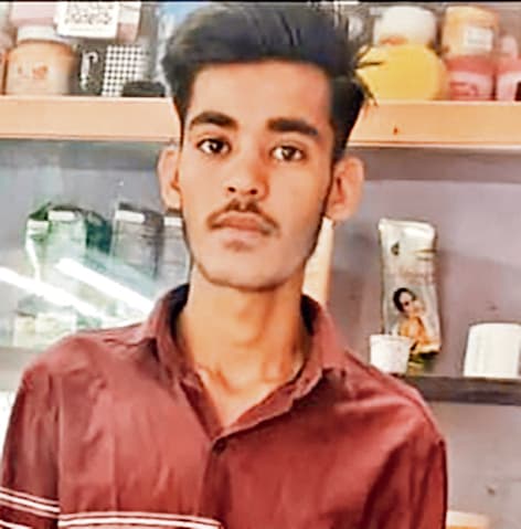 Gopalganj News : फुआ के घर से सब्जी लेकर लौट रहा युवक गंडक नहर में डूबा, पुल पर मिला मोबाइल और बाइक