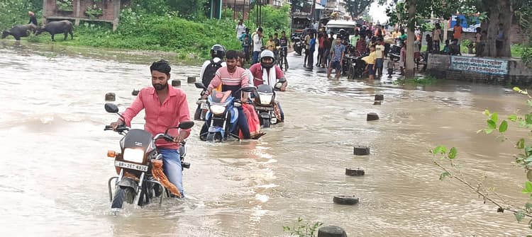 Aurangabad News : भारी बारिश से अदरी नदी का बढ़ा जल स्तर