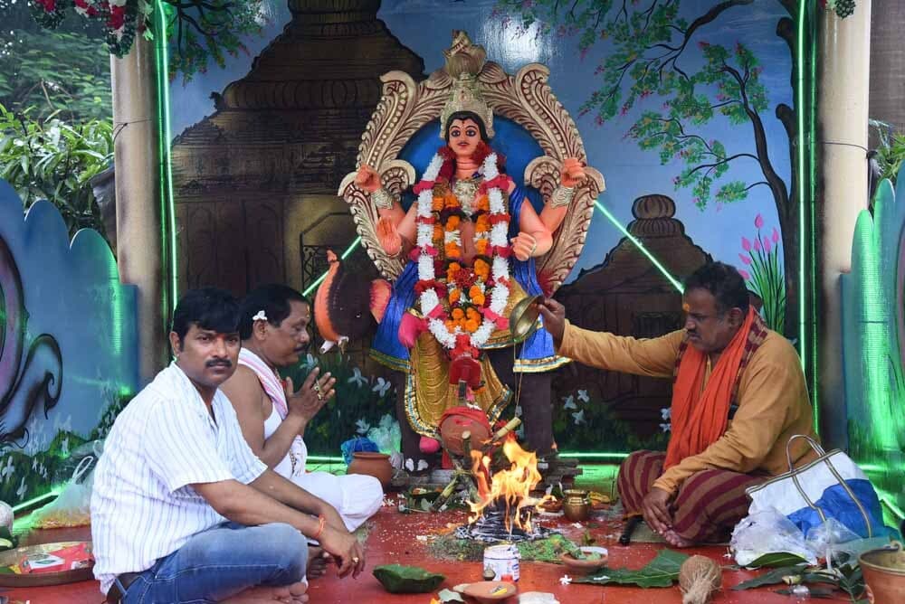 Rourkela News: शहर की औद्योगिक इकाइयों, कारखानों, प्रौद्योगिकी संस्थानों में हुई भगवान विश्वकर्मा की पूजा