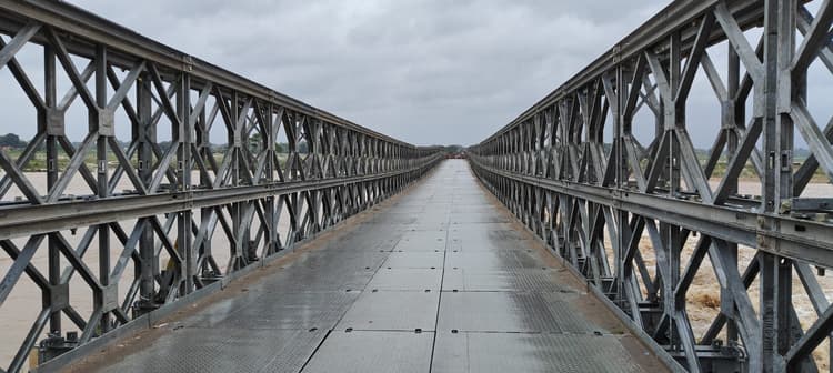 पिलर धंसने से झुका बेली ब्रिज, आवागमन पर रोक