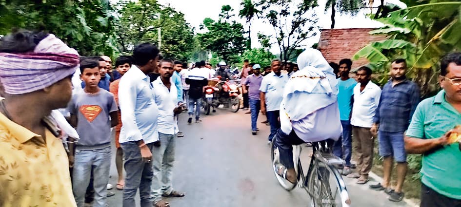 hajipur news.जंदाहा में दो बाइकों की टक्कर में युवक की मौत