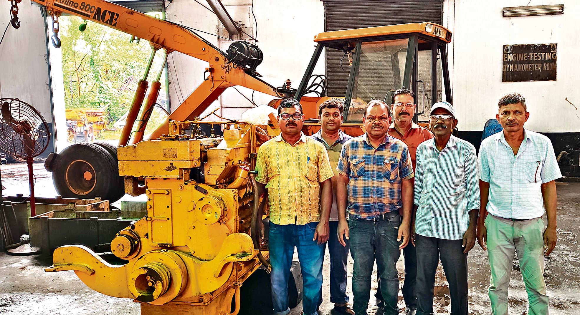 DHANBAD NEWS : बीसीसीएल के फोरमैन गोपाल और सीनियर मैकेनिक विनोद के हाथों में हैं जादू