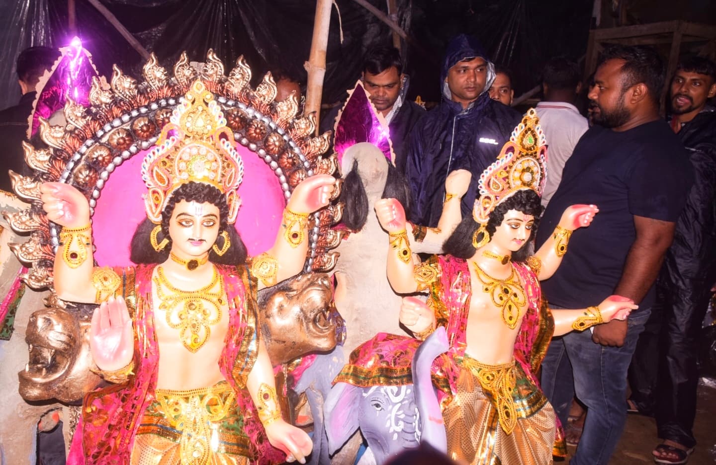 DHANBAD NEWS : विश्वकर्मा पूजा आज, प्रतिष्ठानों में पहुंची देव शिल्पी की प्रतिमा