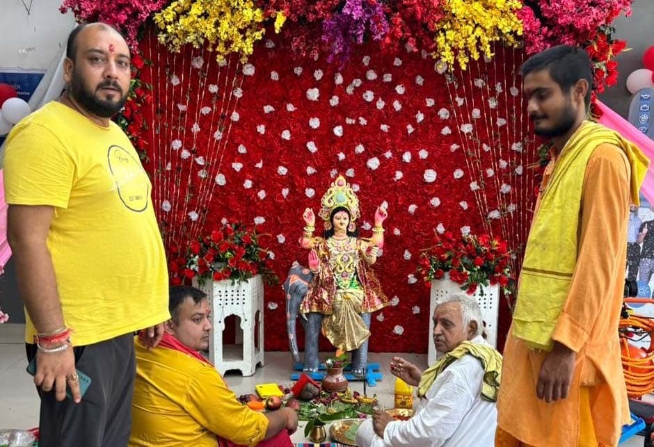 असीम आस्था के साथ पूजे गये देव शिल्पी भगवान विश्वकर्मा