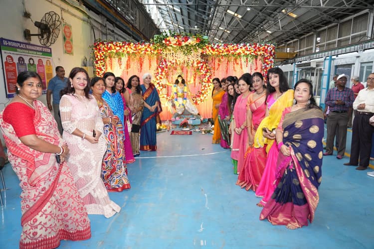 चिरेका में भगवान विश्वकर्मा की धूमधाम से हुई पूजा