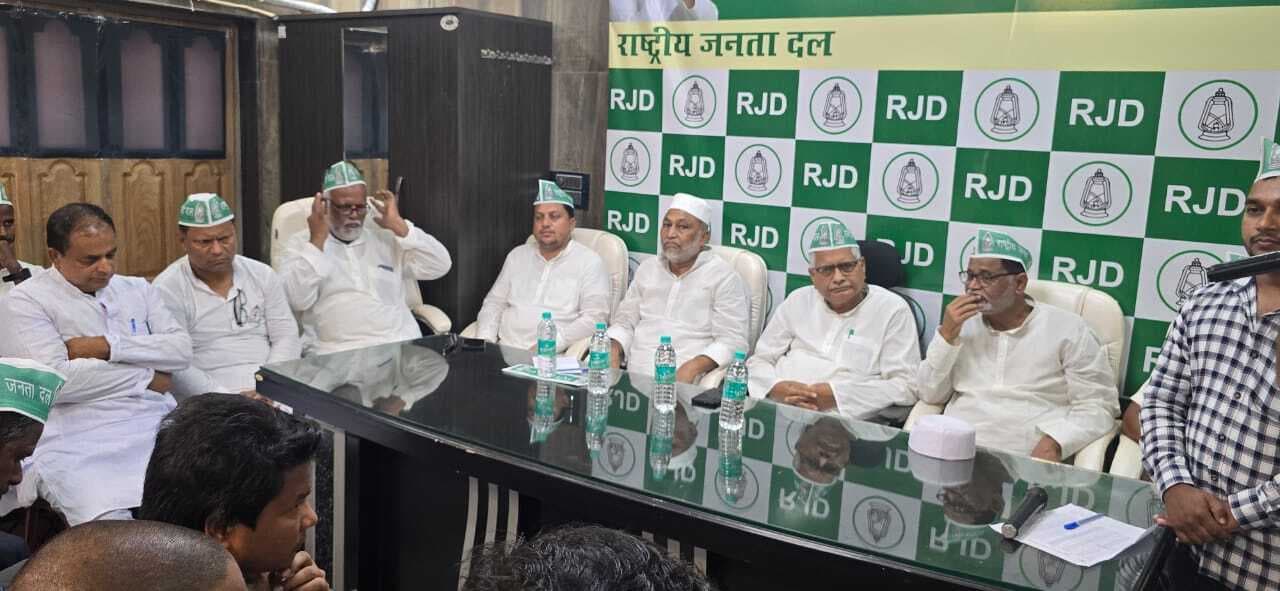 प्रखंड स्तरीय राजद कार्यकर्ताओं व पंचायत अध्यक्षों की विधायक के आवास पर बैठक आयोजित