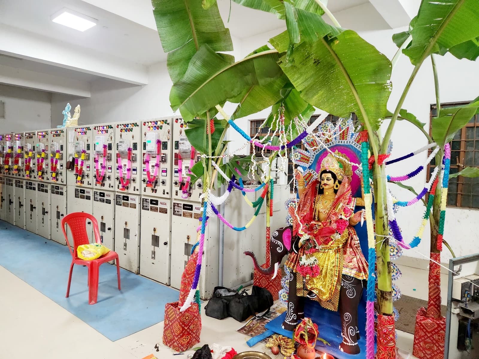 पौआखाली में धूमधाम से मनायी बाबा विश्वकर्मा की पूजा