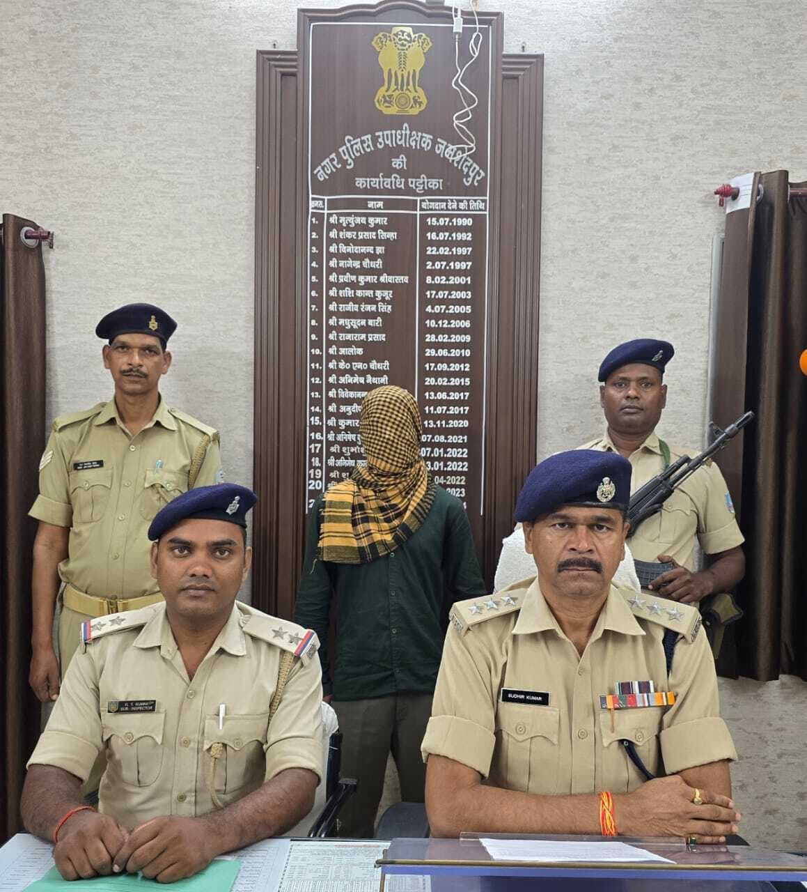 Jamshedpur News : मौत की 38 सफेद पुड़िया के साथ युवक गिरफ्तार