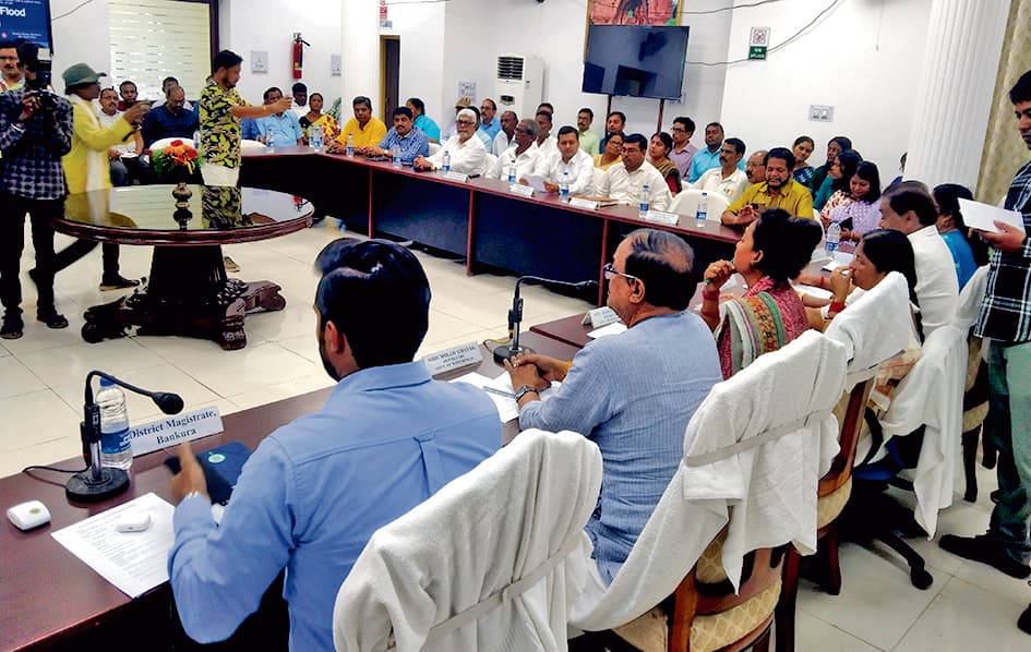 बांकुड़ा में बाढ़ की स्थिति पर मंत्री ने की बैठक