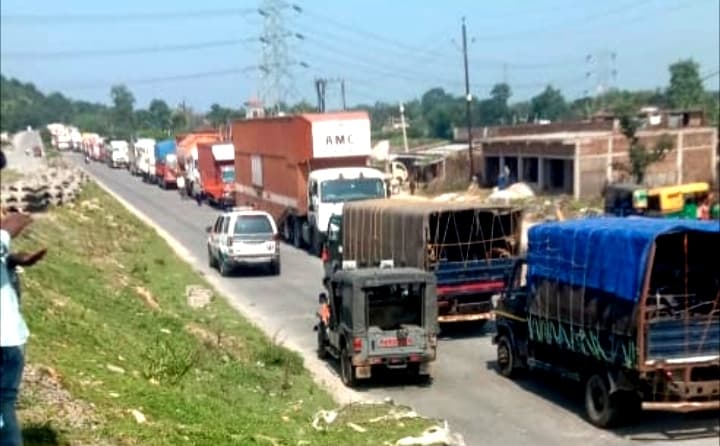 सड़क पार करते समय ट्रक के धक्के से बुजुर्ग की मौत