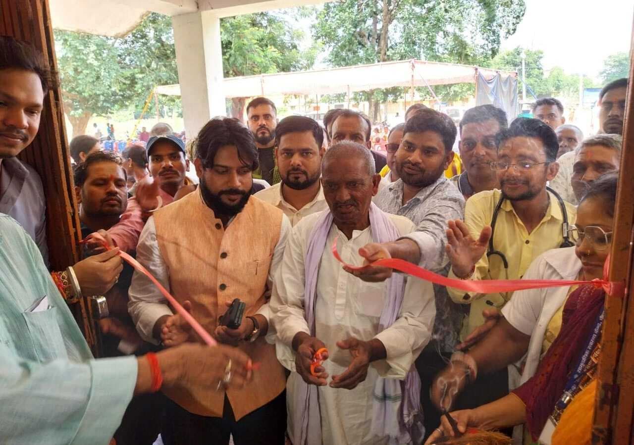 मेगा स्वास्थ्य मेला में इलाज के लिए बड़ी संख्या में पहुंचे लोग