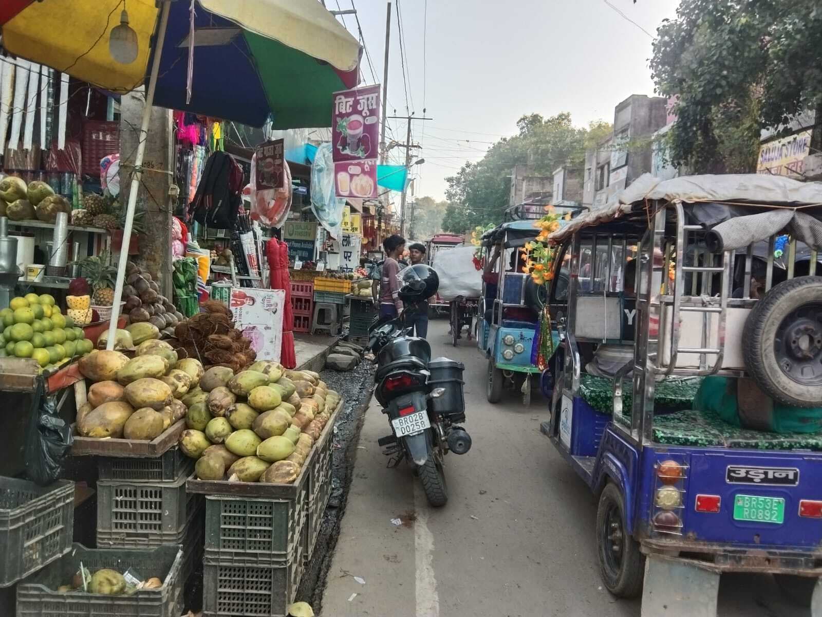 दुकानदार ध्यान दें: सड़क के दोनों किनारे छह फिट छोड़कर लगायें दुकान