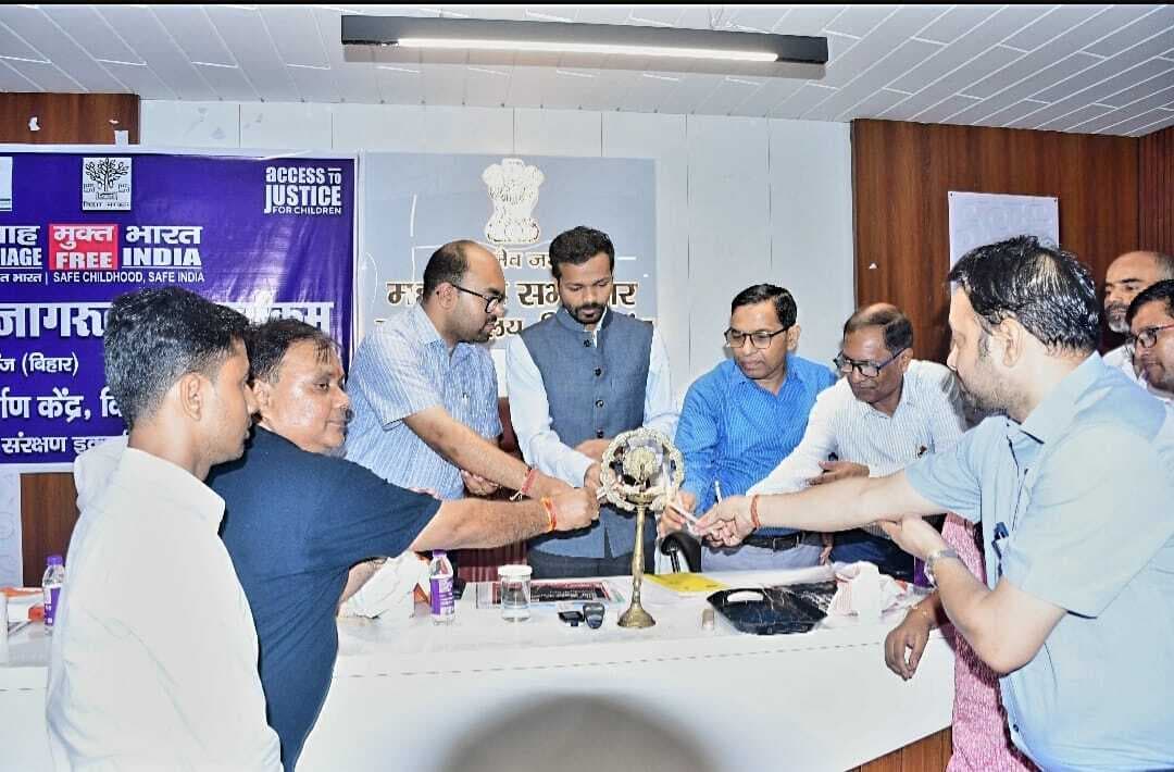 बाल विवाह  व बच्चों से जुड़े अन्य अपराधों की रोकथाम में जन जागरूकता सहायक: डीएम