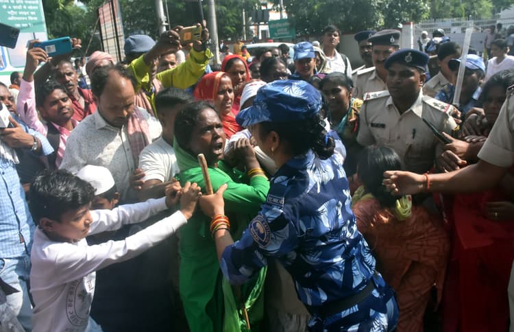 सदर अस्पताल के आसपास जलजमाव, वार्ड में मच्छरों का डेरा