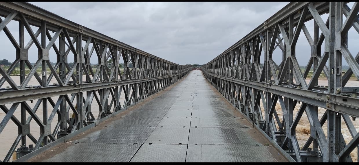 बेली ब्रिज के क्षतिग्रस्त होने से तय करनी पड़ रही 10-15 किमी की अधिक दूरी