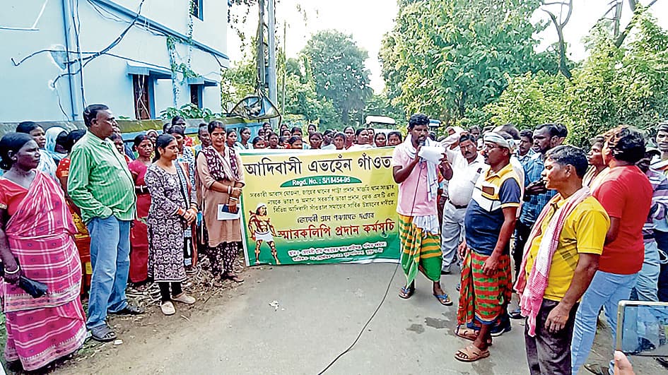 पंचायत सेवाओं के लिए सौंपा ज्ञापन