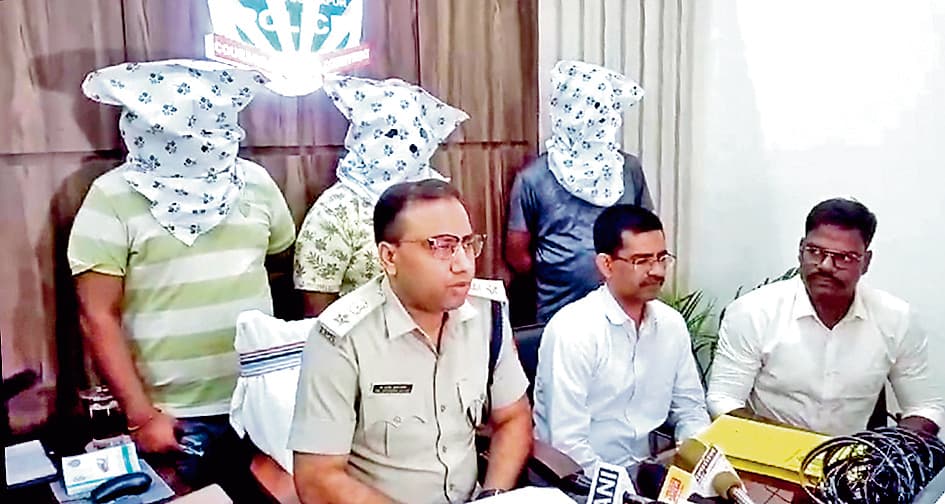 चाइनीज कंपनी के माध्यम से अवैध रूप से होता था कॉल डायवर्ट, चार गिरफ्तार