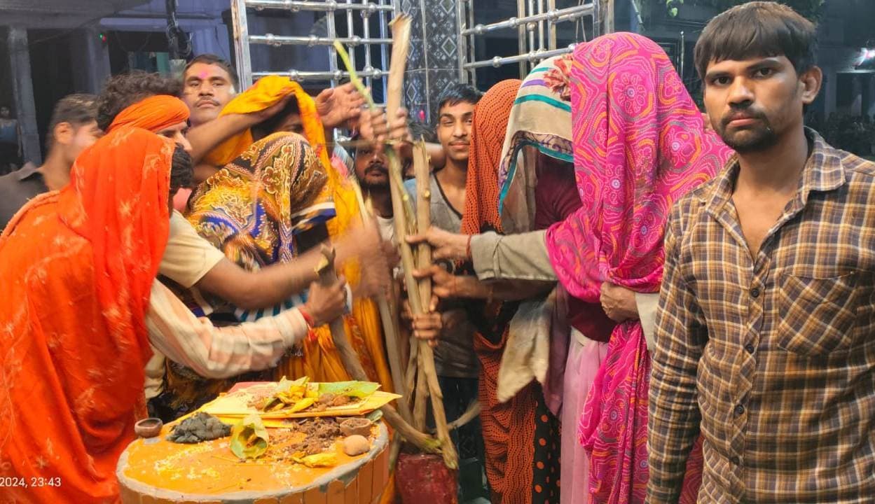 Aurangabad News : पूजा-पाठ व मटकोर के साथ जिउतिया पर्व की हुई शुरुआत