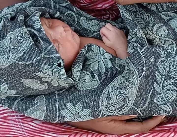 आग लगने पर दुधमुंहे बच्चे की मां ने भागकर बचायी जान