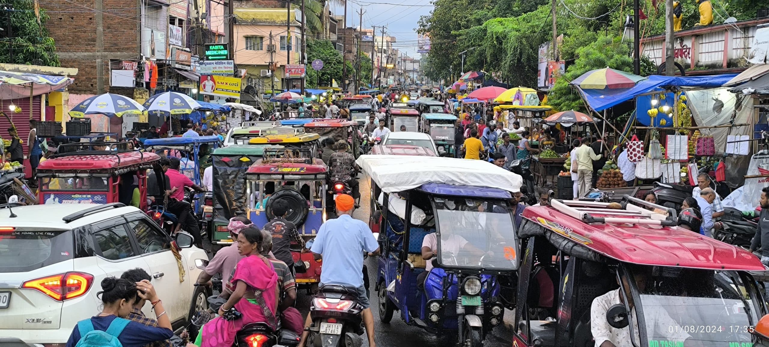 Giridih News: नगर निगम क्षेत्र में जाम की समस्या से नहीं मिल पा रही है निजात