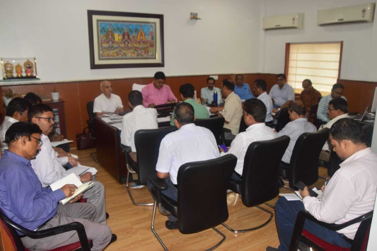 Bhubneswar News: पांच अक्तूबर तक शहरी सड़कों का निर्माण पूरा करें अधिकारी : मंत्री