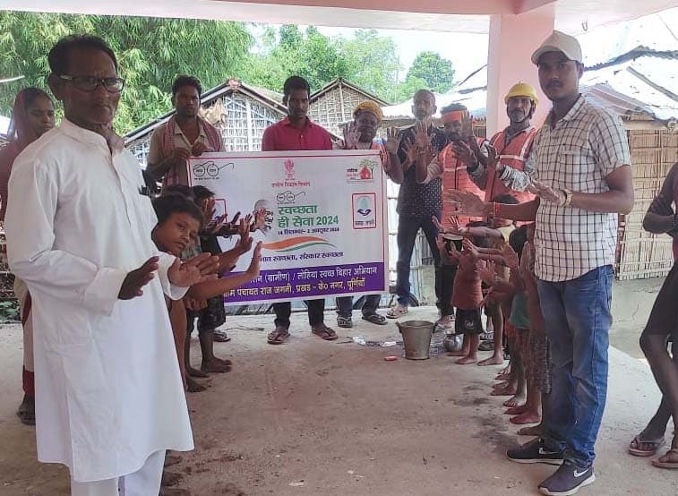 आंगनबाड़ी केंद्र  के बच्चों को हैंडवाश के लिए किया प्रेरित