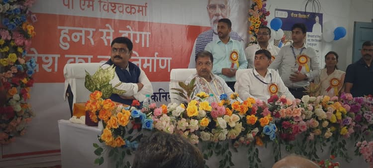 गांव के अंदर छुपे पारंपरिक हुनर को पीएम विश्वकर्मा योजना के माध्यम लाया जा रहा बाहर