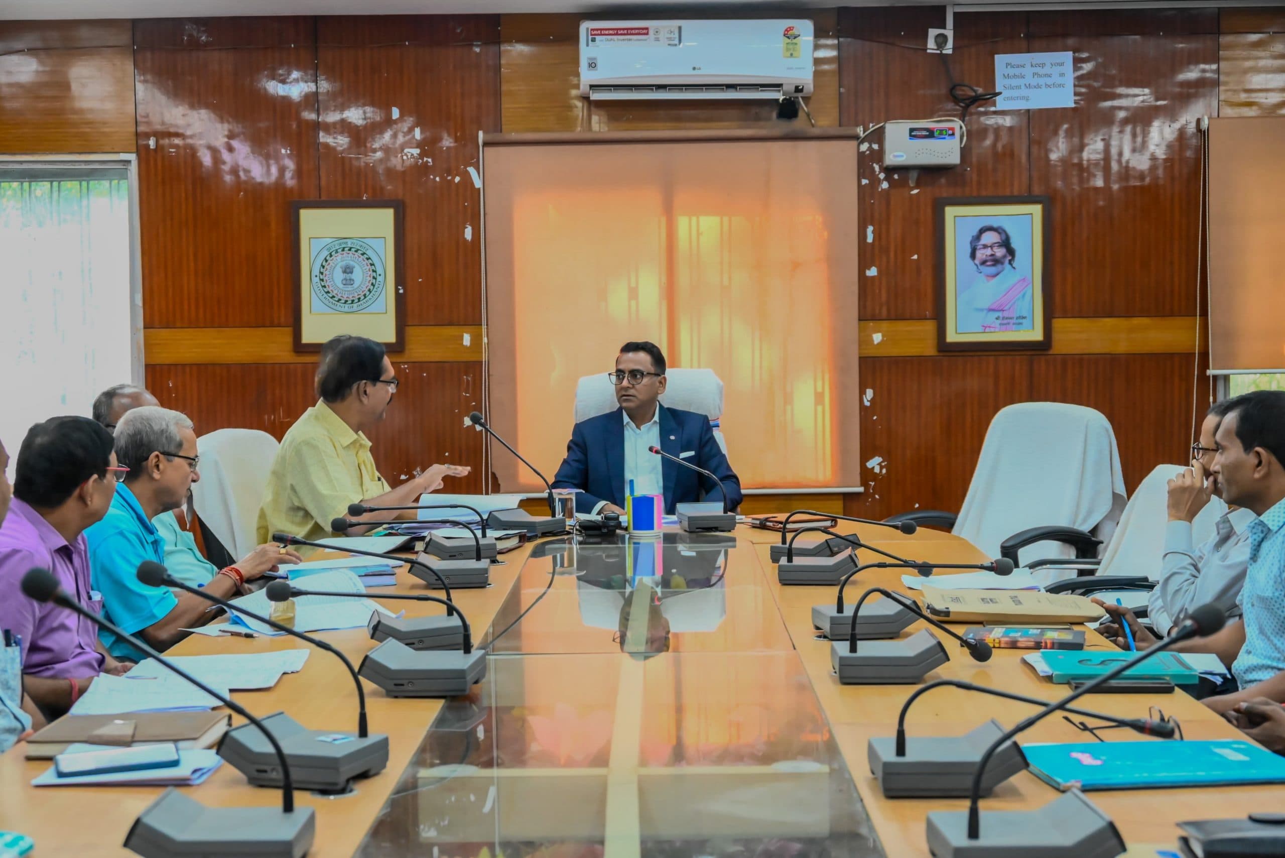 सरकारी अस्पताल में हरसंभव स्वास्थ्य सुविधाएं उपलब्ध करायें : डीसी