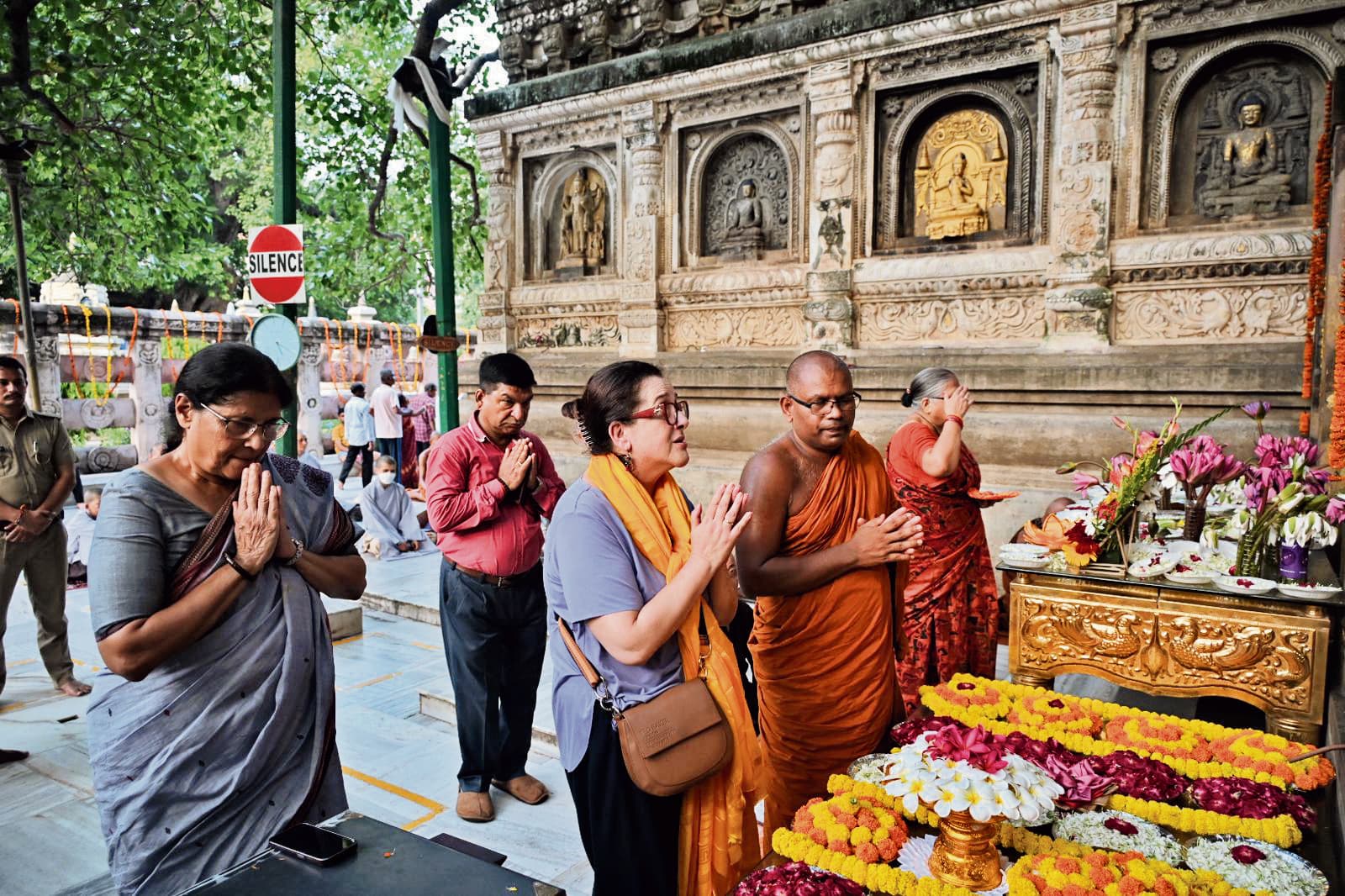 Gaya News : ग्रीस की राजदूत ने की महाबोधि मंदिर में पूजा-अर्चना