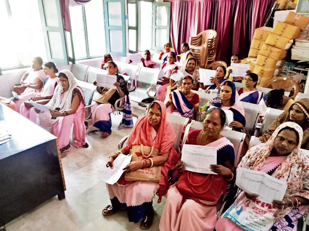 घर-घर जाकर दो वर्ष से अधिक उम्र के लोगों में की जा रही कुष्ठ की जांच