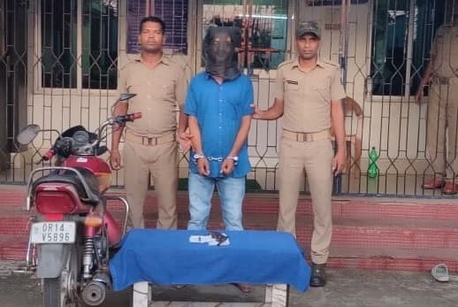 Rourkela News: राधिका ज्वेलर्स में लूट के प्रयास का दूसरा आरोपी कलुंगा से गिरफ्तार, पिस्तौल बरामद