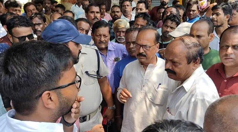 Rourkela News: सेक्टर-21 में दुकानदारों ने अतिक्रमण हटाने का किया विरोध, बैरंग लौटी आरएमसी की टीम