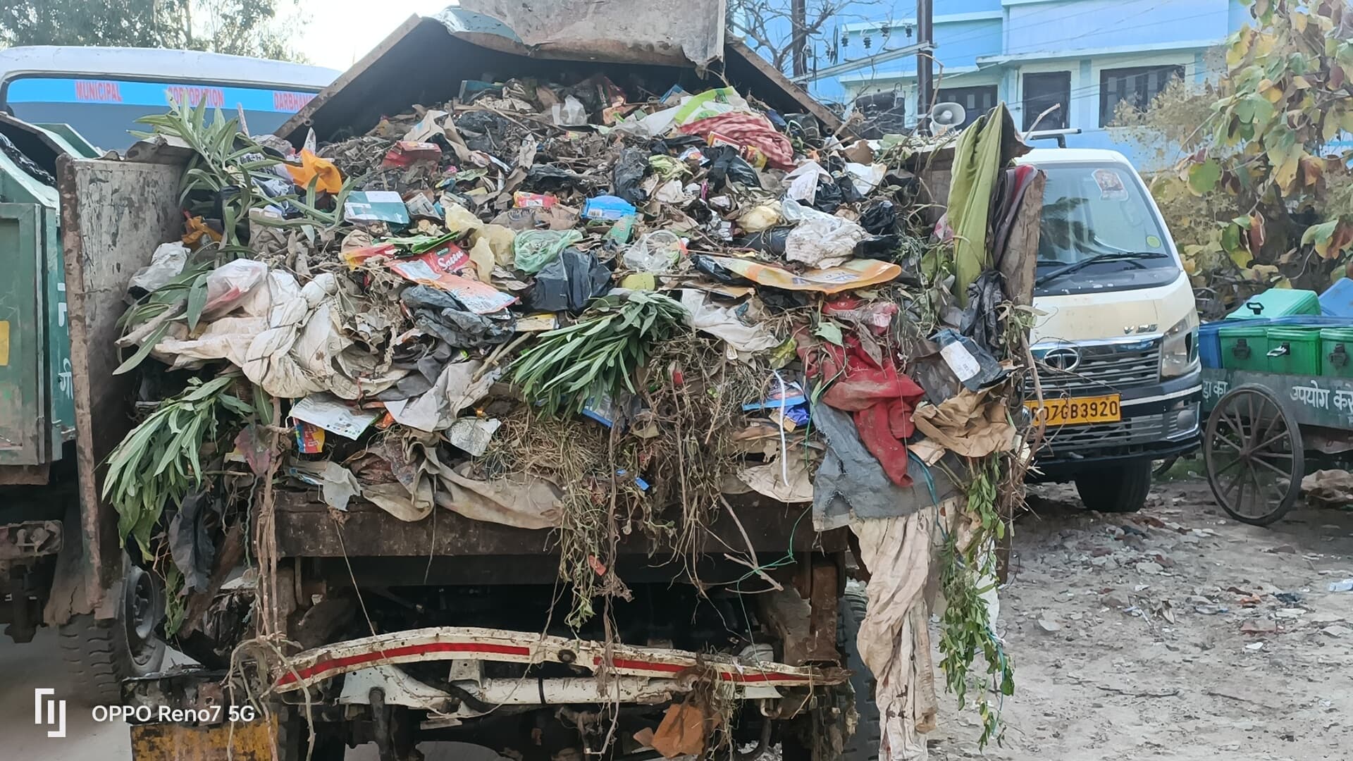 Darbhanga News:डपिंग ग्राउंड पर कचरा डंप करने का काम ठप