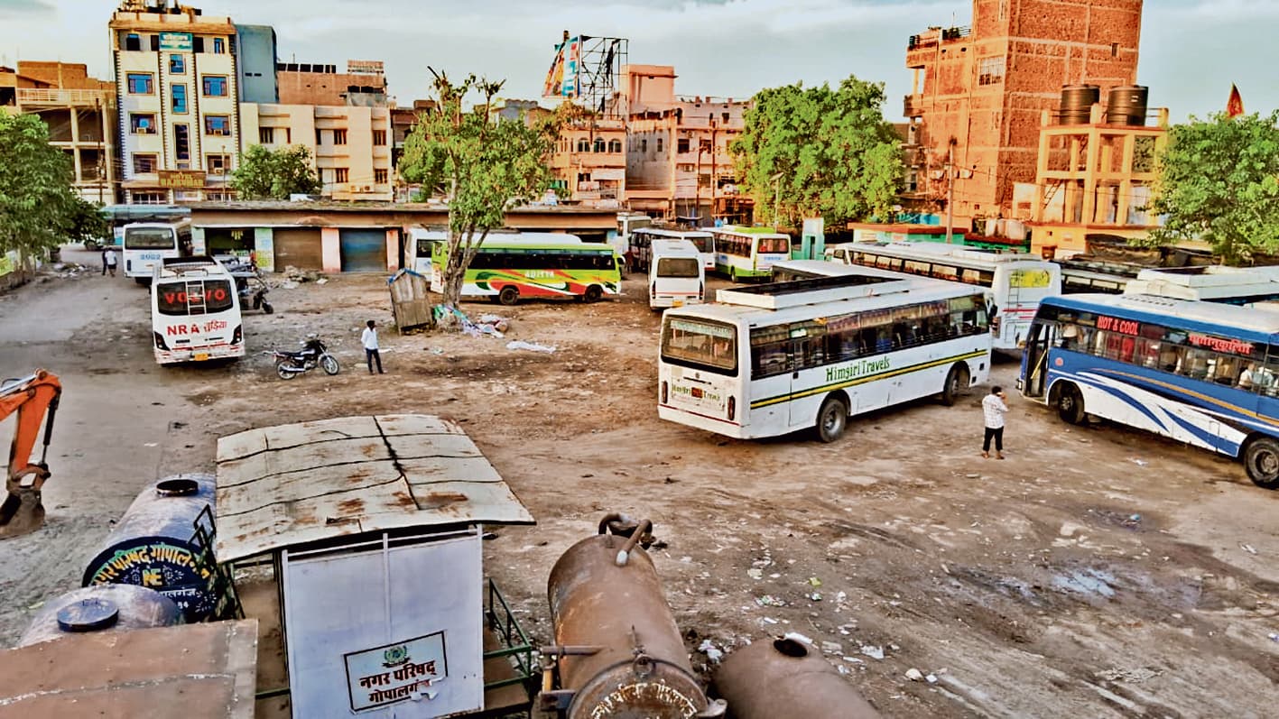 Gopalganj News : राजस्व कर्मचारी की सेवा समाप्त, सीओ व सीआइ पर चल रही विभागीय कार्रवाई, हो सकती है गिरफ्तारी