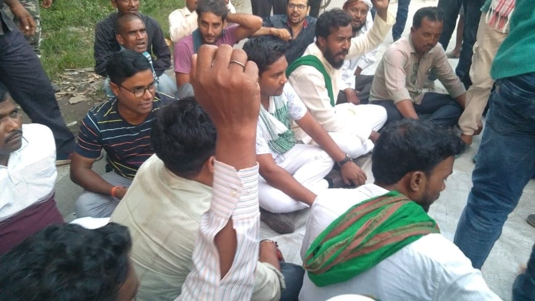 Bokaro News: झामुमो ने रैयत-मजदूरों की विभिन्न मांगों को लेकर वेदांता इलेक्ट्रोस्टील के गेट को किया जाम