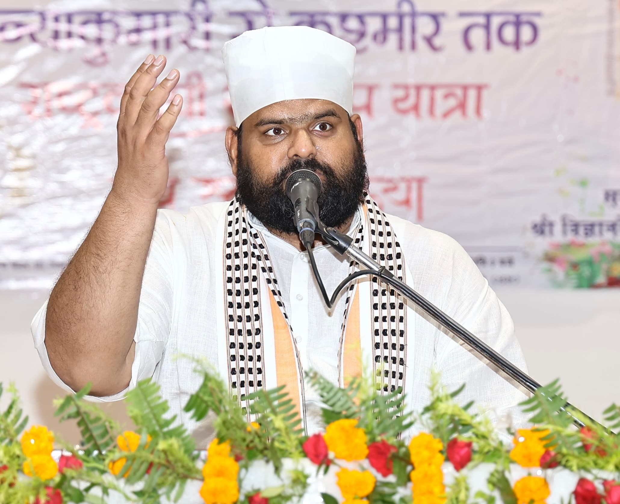 DHANBAD NEWS : बोले संत विज्ञानदेव- अध्यात्म मानव जीवन की अपरिहार्य आवश्यकता है. इससे हमारे जीवन का संपूर्ण होता है विकास