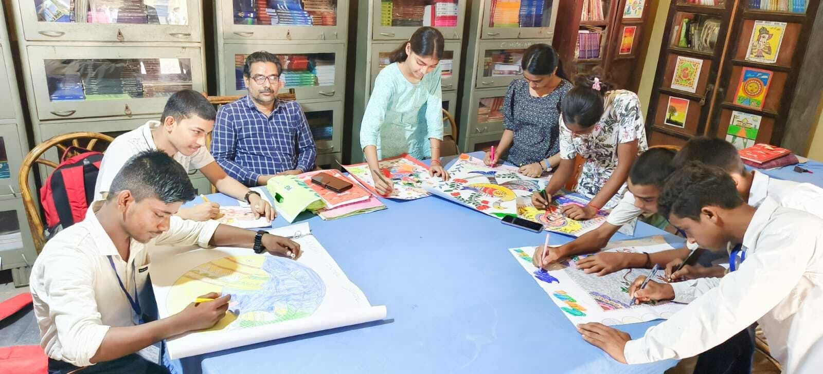 मिथिला पेंटिंग प्रतियोगिता में गांधी इंटर स्कूल के बच्चों ने दिखाया कमाल