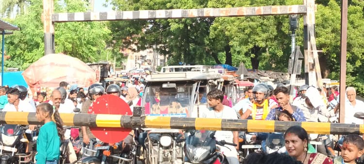 शहर में जाम लगने से परेशान रहे लोग