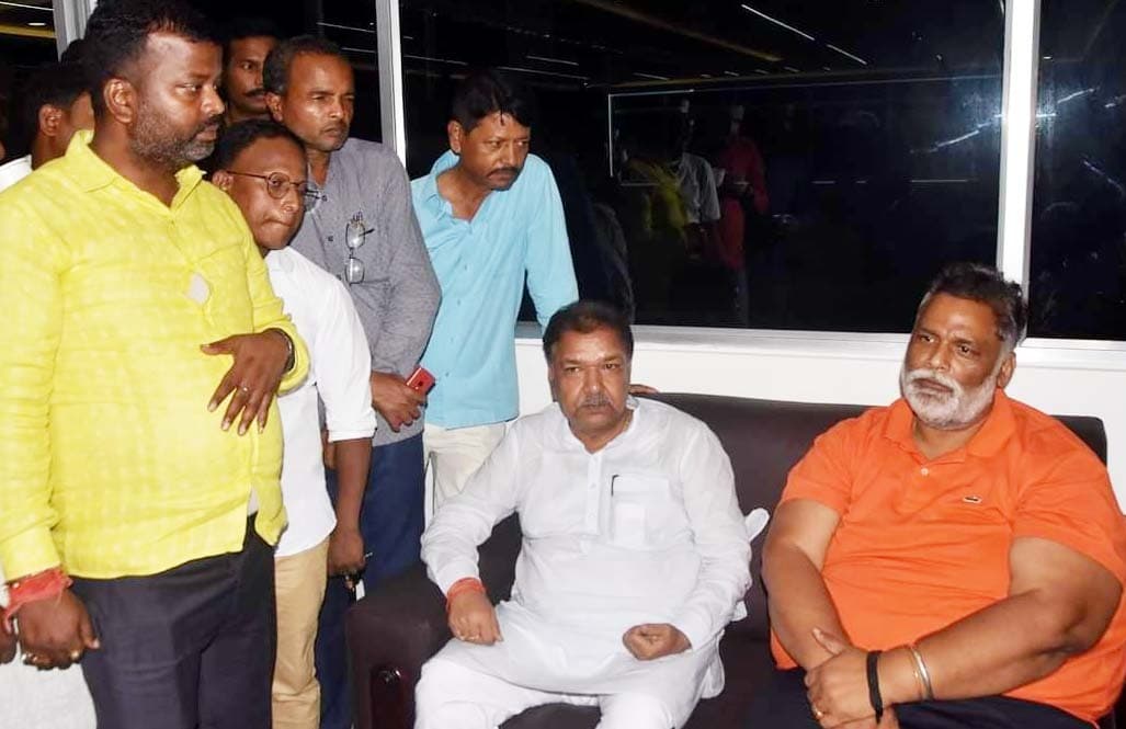 पप्पू यादव के पिता के निधन पर शोक व्यक्त करने पहुंचे डॉ दिलीप जायसवाल