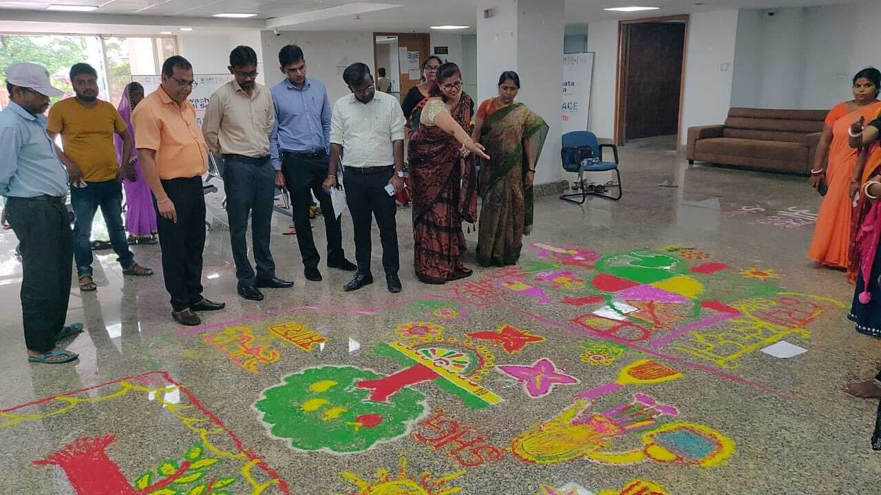 निगम परिसर में स्वच्छता पर आधारित रंगोली प्रतियोगिता