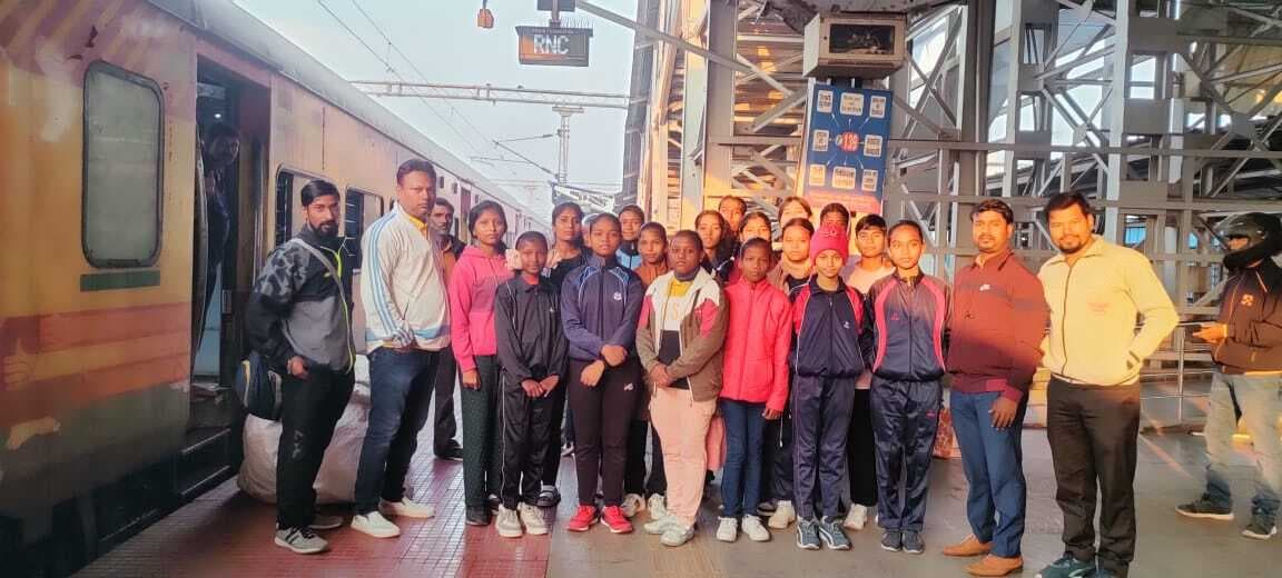 Kick boxing: रांची जिला किक बॉक्सिंग टीम धनबाद गयी